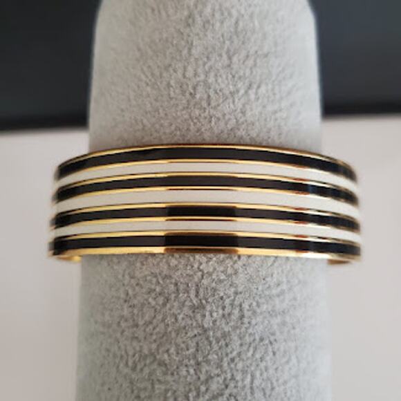 Kate Spade Idiom Bangle No Strings Attached Black and Cream Stripes Gold Plated - Picture 2 of 8